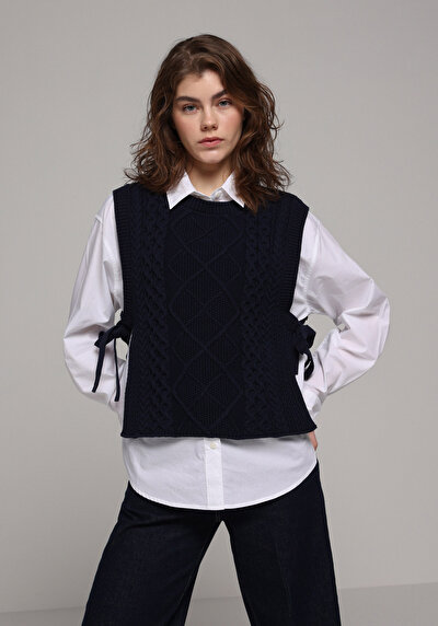 صورة من أزرق بحري للنساء