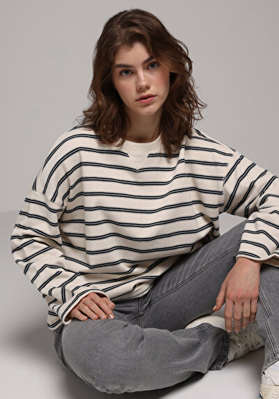 صورة من بيج فاتح للنساء بلوز