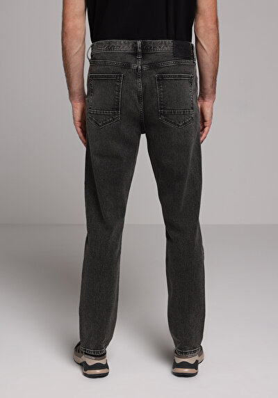صورة من أسود للرجال بناطيل