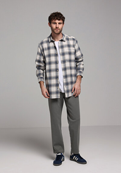 صورة من أخضر للرجال بناطيل