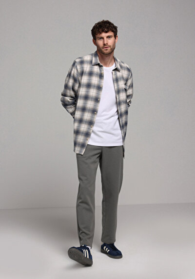 صورة من أخضر للرجال بناطيل