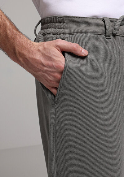 اعرض التفاصيل لـ أخضر للرجال بناطيل