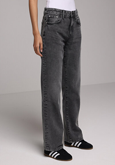 صورة من أسود للنساء بناطيل