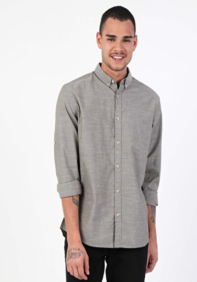 صورة من كاكي للرجال قميص كم طويل