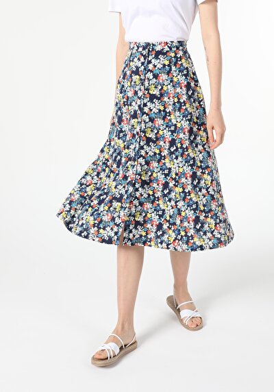 صورة من متعدد الألوان للنساء تنورة