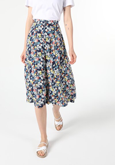 صورة من متعدد الألوان للنساء تنورة