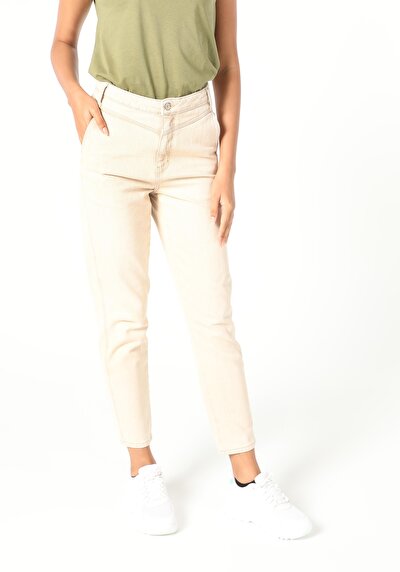 صورة من دينيم للنساء بناطيل