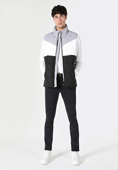 صورة من متعدد الألوان للرجال صدرية