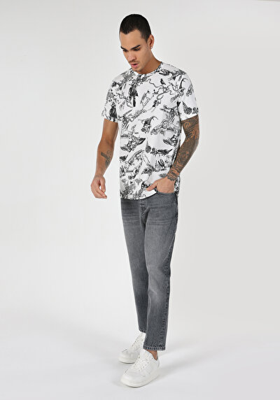 صورة من رقبة مستديرة مطبوعة للرجال أبيض بأكمام قصيرة تي شيرت