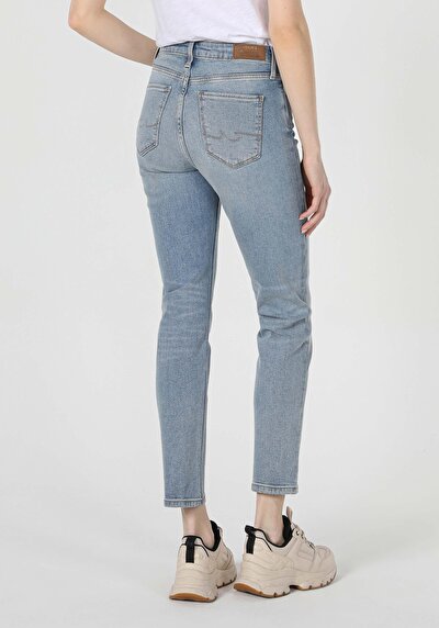 صورة من أزرق للنساء بناطيل