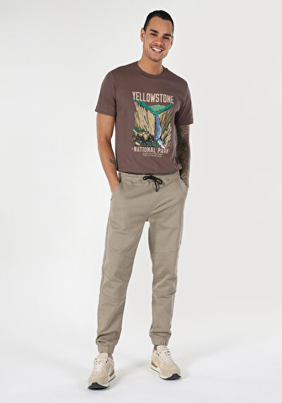 اعرض التفاصيل لـ قصة عادية رقبة مستديرة مستقيم رجالي بني كم قصير تي شيرت