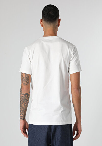 صورة من أبيض للرجال تي شيرت بأكمام قصيرة