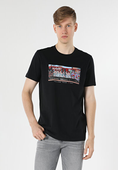 صورة من   رقبة مستديرة مطبوعة رجالي أسود قصيرة الأكمام تي شيرت