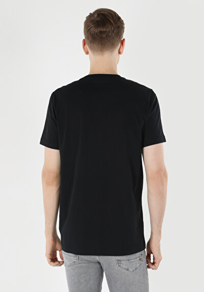 صورة من رقبة مستديرة مطبوعة رجالي أسود قصيرة الأكمام تي شيرت