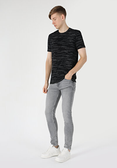 صورة من رقبة مستديرة مطبوعة رجالي أسود قصيرة الأكمام تي شيرت