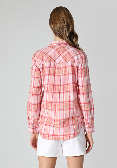 صورة من قميص عادي مقاس رقبة منقوشة نسائي وردي كم طويل قميص