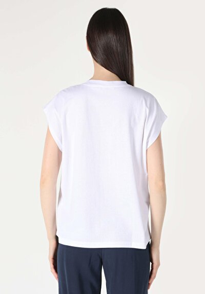 صورة من أبيض للنساء تي شيرت بأكمام قصيرة