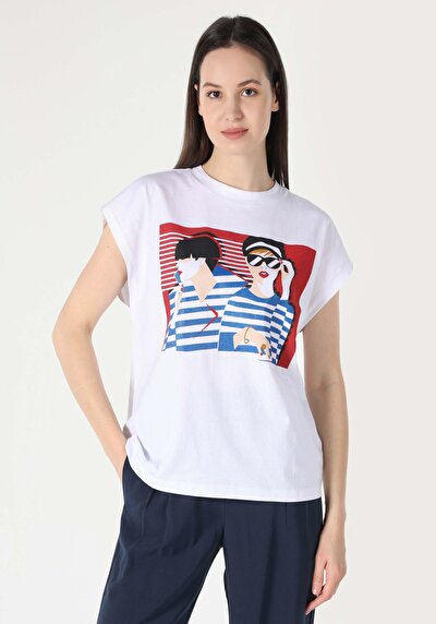 صورة من أبيض للنساء تي شيرت بأكمام قصيرة