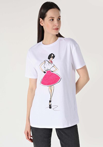 صورة من أبيض للنساء تي شيرت بأكمام قصيرة