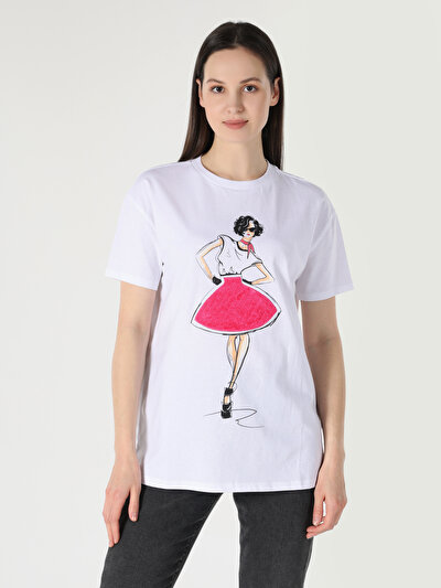 اعرض التفاصيل لـ أبيض للنساء تي شيرت بأكمام قصيرة