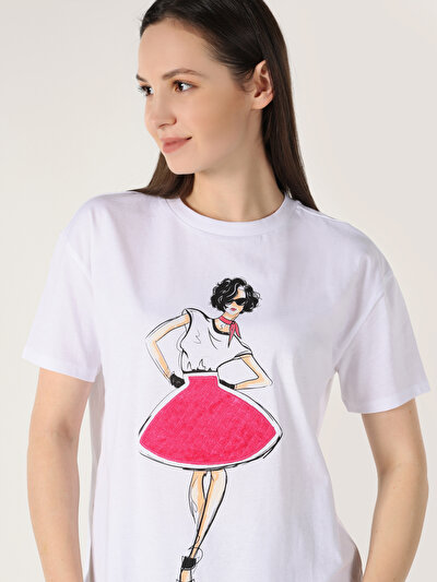 اعرض التفاصيل لـ أبيض للنساء تي شيرت بأكمام قصيرة