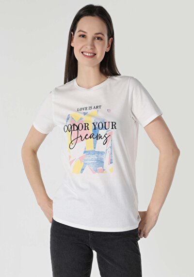 صورة من أبيض للنساء تي شيرت بأكمام قصيرة