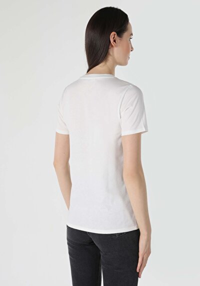 صورة من أبيض للنساء تي شيرت بأكمام قصيرة