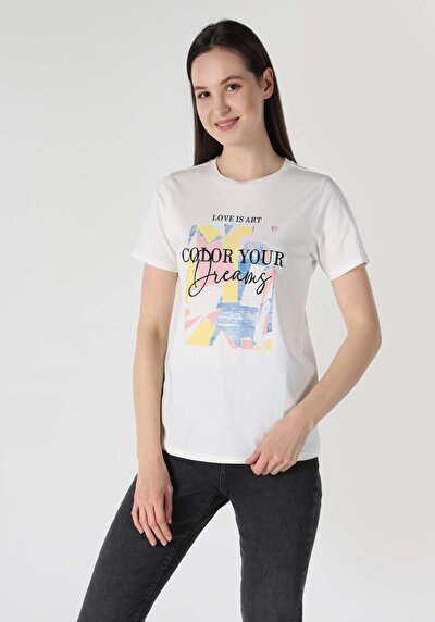 صورة من أبيض للنساء تي شيرت بأكمام قصيرة