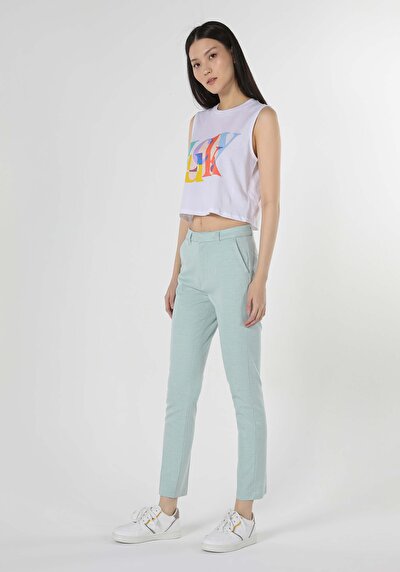 صورة من أخضر للنساء بناطيل