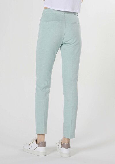 اعرض التفاصيل لـ أخضر للنساء بناطيل