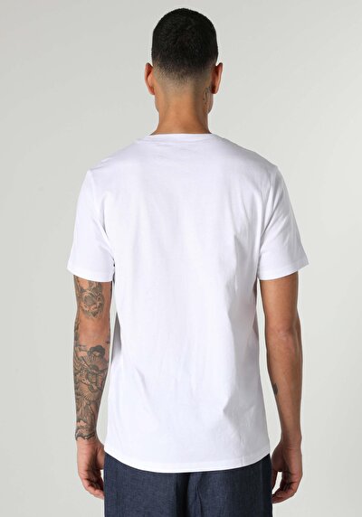 صورة من رقبة مستديرة مطبوعة للرجال أبيض بأكمام قصيرة تي شيرت