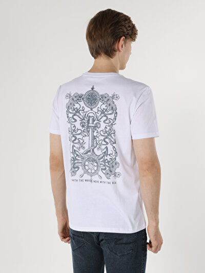 صورة من رقبة مستديرة مطبوعة للرجال أبيض بأكمام قصيرة تي شيرت