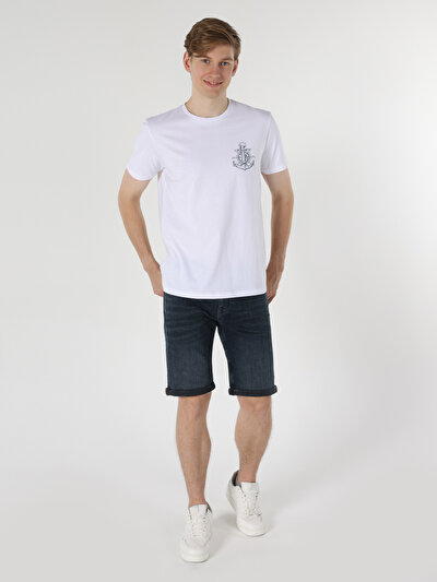 صورة من رقبة مستديرة مطبوعة للرجال أبيض بأكمام قصيرة تي شيرت