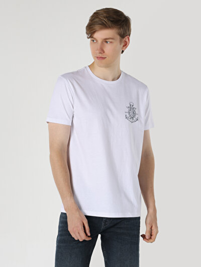 صورة من رقبة مستديرة مطبوعة للرجال أبيض بأكمام قصيرة تي شيرت