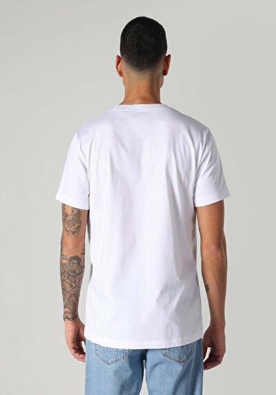 صورة من رقبة مستديرة مستقيم تي شيرت أبيض بأكمام قصيرة للرجال