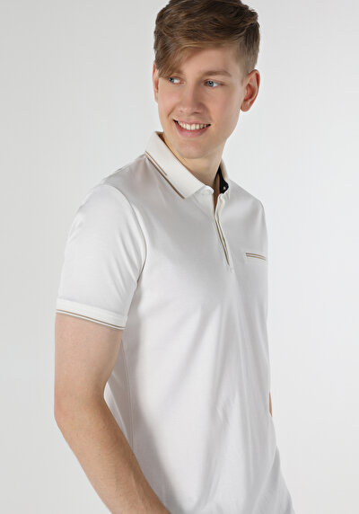 صورة من أبيض للرجال قميص بولو  كم قصير