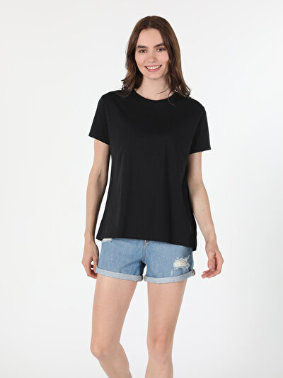 صورة من أسود للنساء تي شيرت بأكمام قصيرة