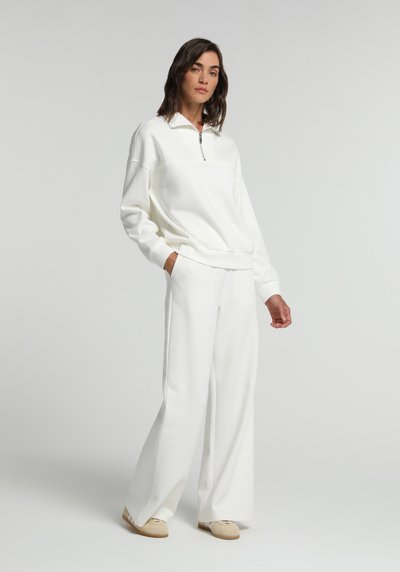 صورة من أبيض للنساء بلوز