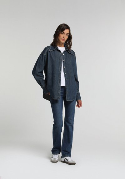 صورة من  للنساء قميص  كم طويل