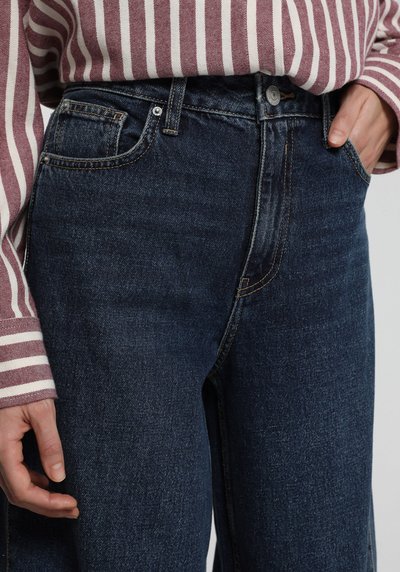 صورة من للنساء بناطيل