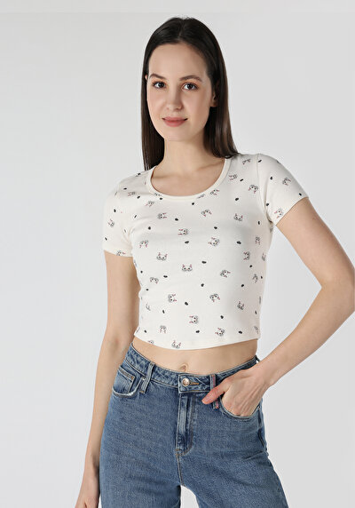 صورة من ضيق  رقبة مستديرة مطبوعة نسائية أبيض كم قصير تي شيرت