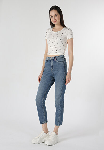 صورة من ضيق رقبة مستديرة مطبوعة نسائية أبيض كم قصير تي شيرت