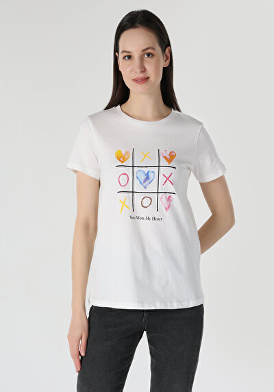 صورة من أبيض للنساء تي شيرت بأكمام قصيرة