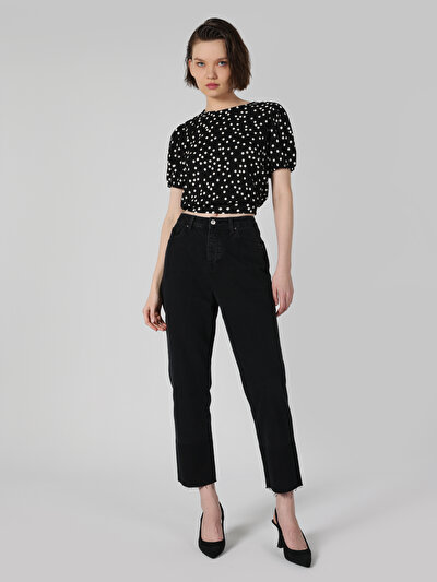 اعرض التفاصيل لـ أسود للنساء تي شيرت بأكمام قصيرة