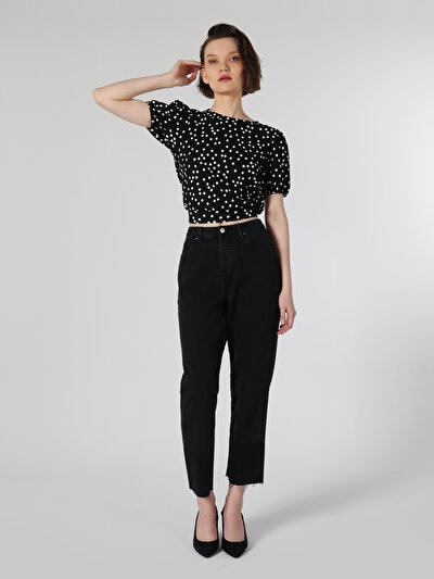 اعرض التفاصيل لـ أسود للنساء تي شيرت بأكمام قصيرة