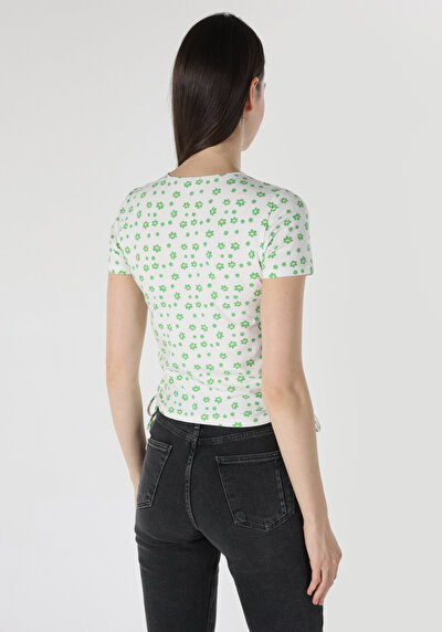 صورة من ضيق ياقة مستديرة أزهار نسائي أبيض كم قصير تي شيرت