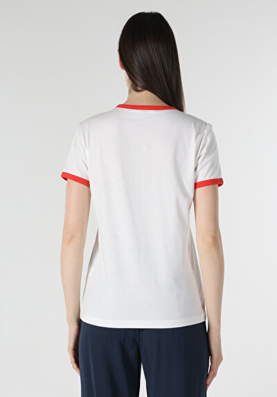 اعرض التفاصيل لـ أبيض للنساء تي شيرت بأكمام قصيرة