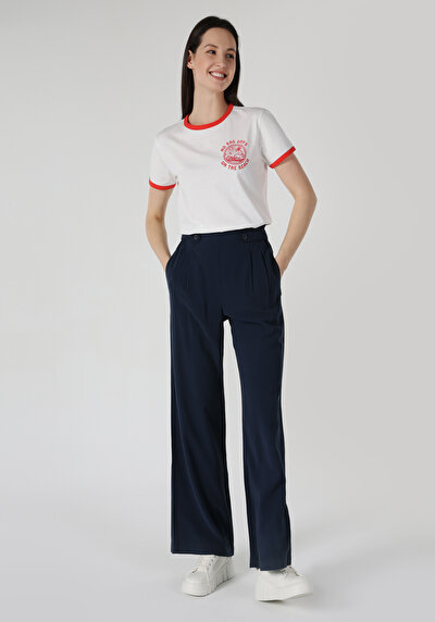 اعرض التفاصيل لـ أبيض للنساء تي شيرت بأكمام قصيرة