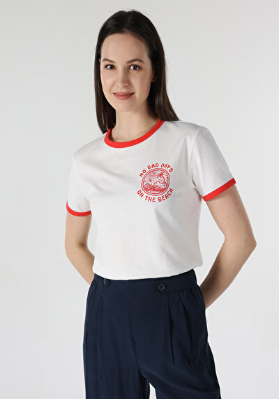 اعرض التفاصيل لـ أبيض للنساء تي شيرت بأكمام قصيرة