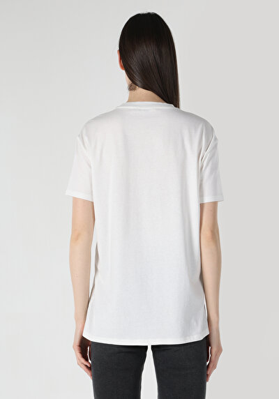 صورة من أبيض للنساء تي شيرت بأكمام قصيرة